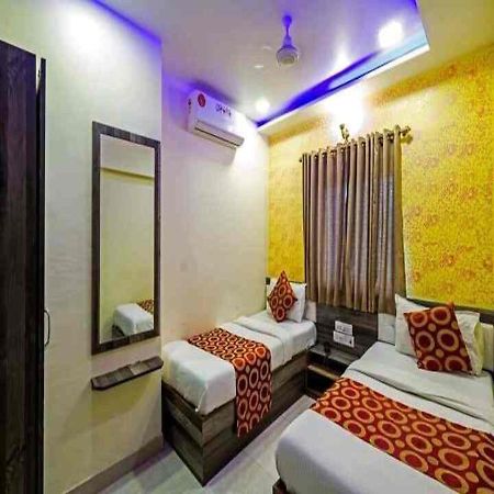 Hotel New Sarah Inn, Andheri West Мумбаи Экстерьер фото