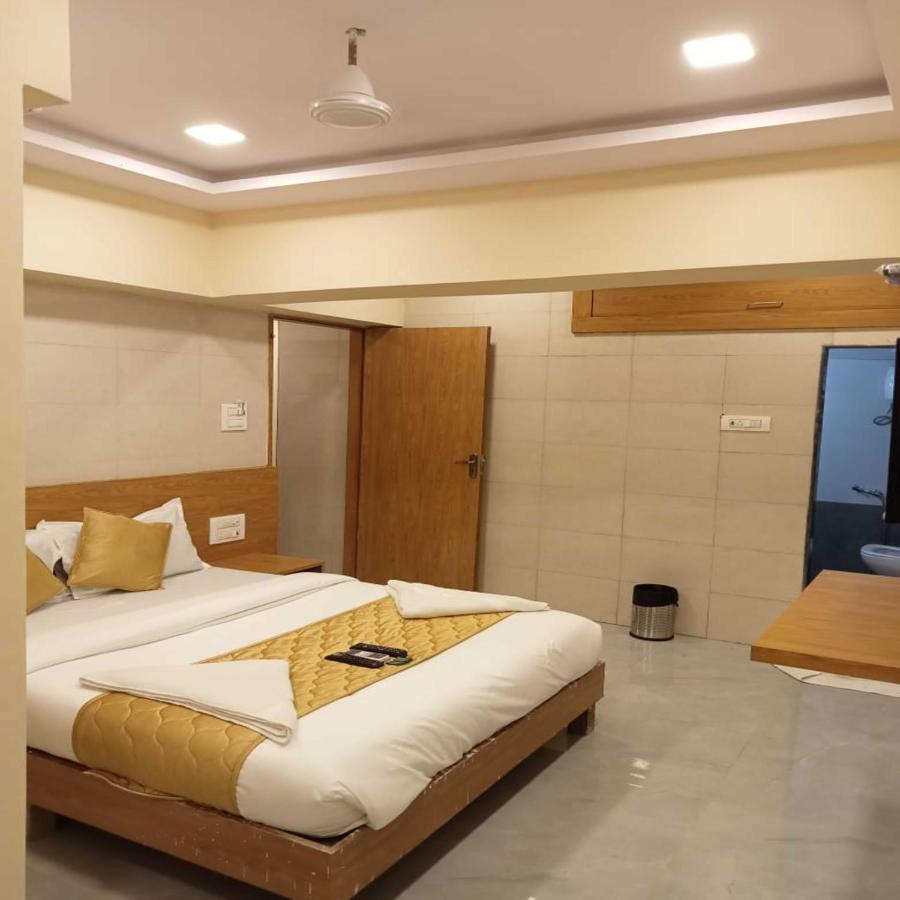Hotel New Sarah Inn, Andheri West Мумбаи Экстерьер фото